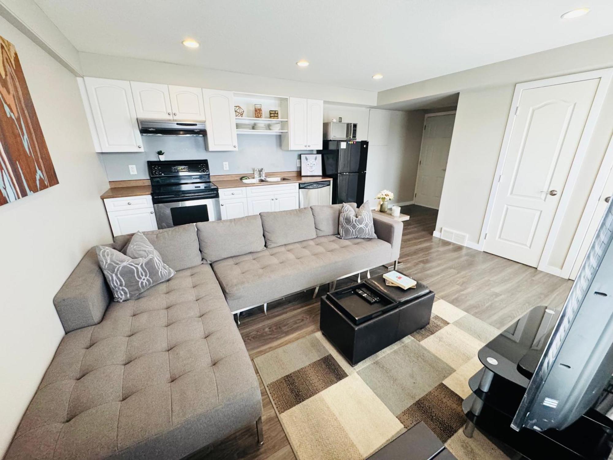 Sweet Lower Suite Kelowna Exterior photo