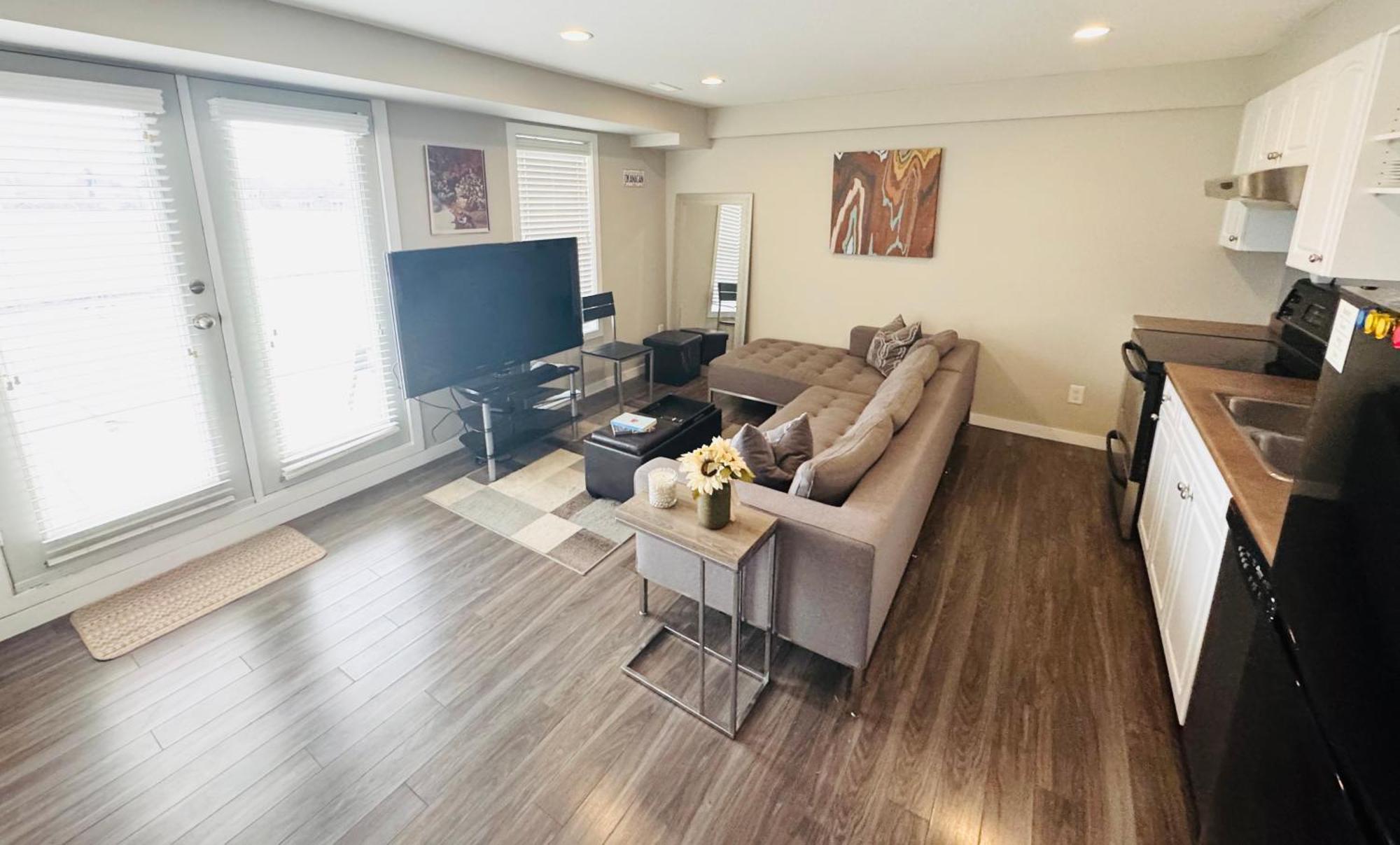 Sweet Lower Suite Kelowna Exterior photo