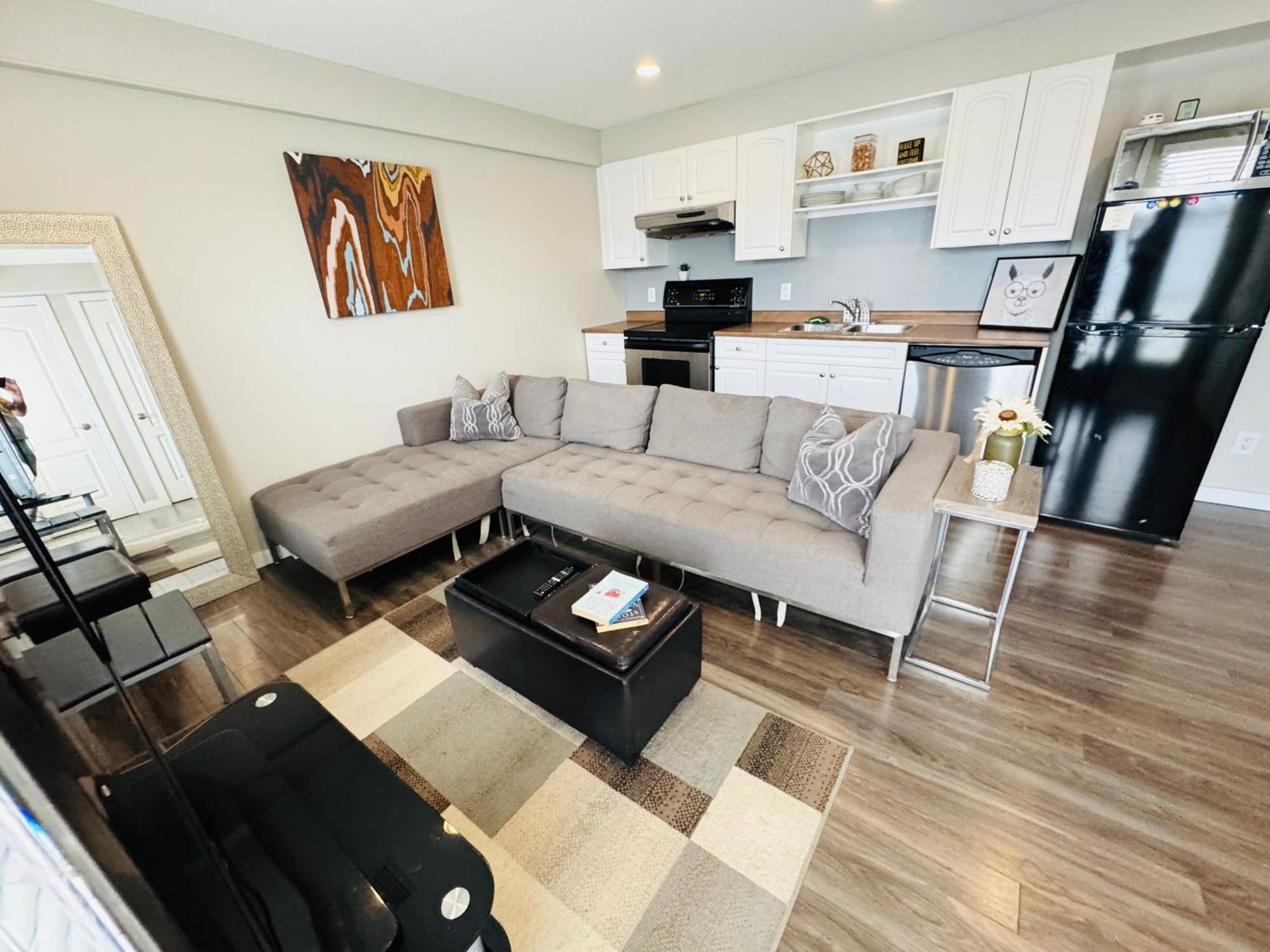 Sweet Lower Suite Kelowna Exterior photo